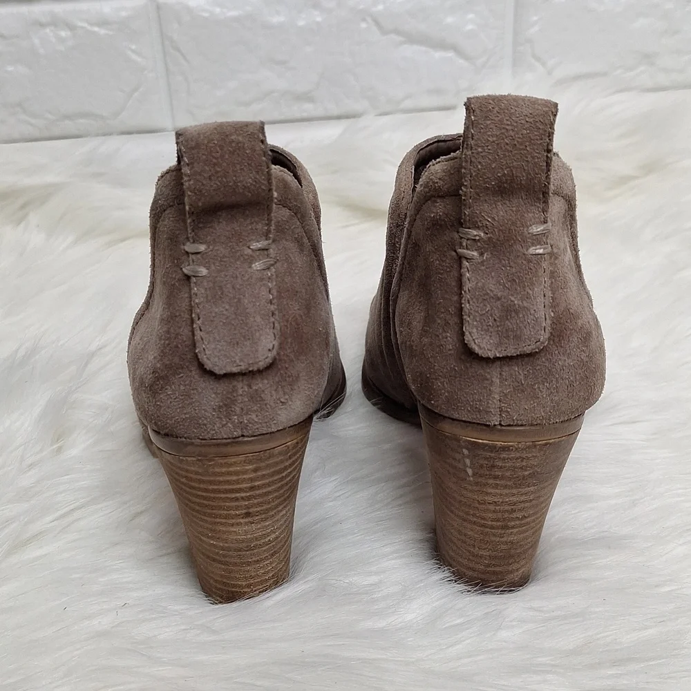 VINCE CAMUTO Francia Taupe Suede Leather Stacked Block Heel Bootie